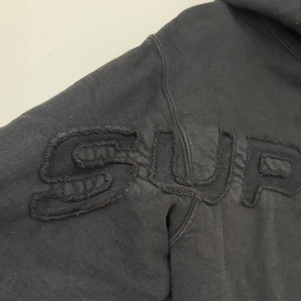 Supreme Classic Black Hoodie - Picture 2 of 8